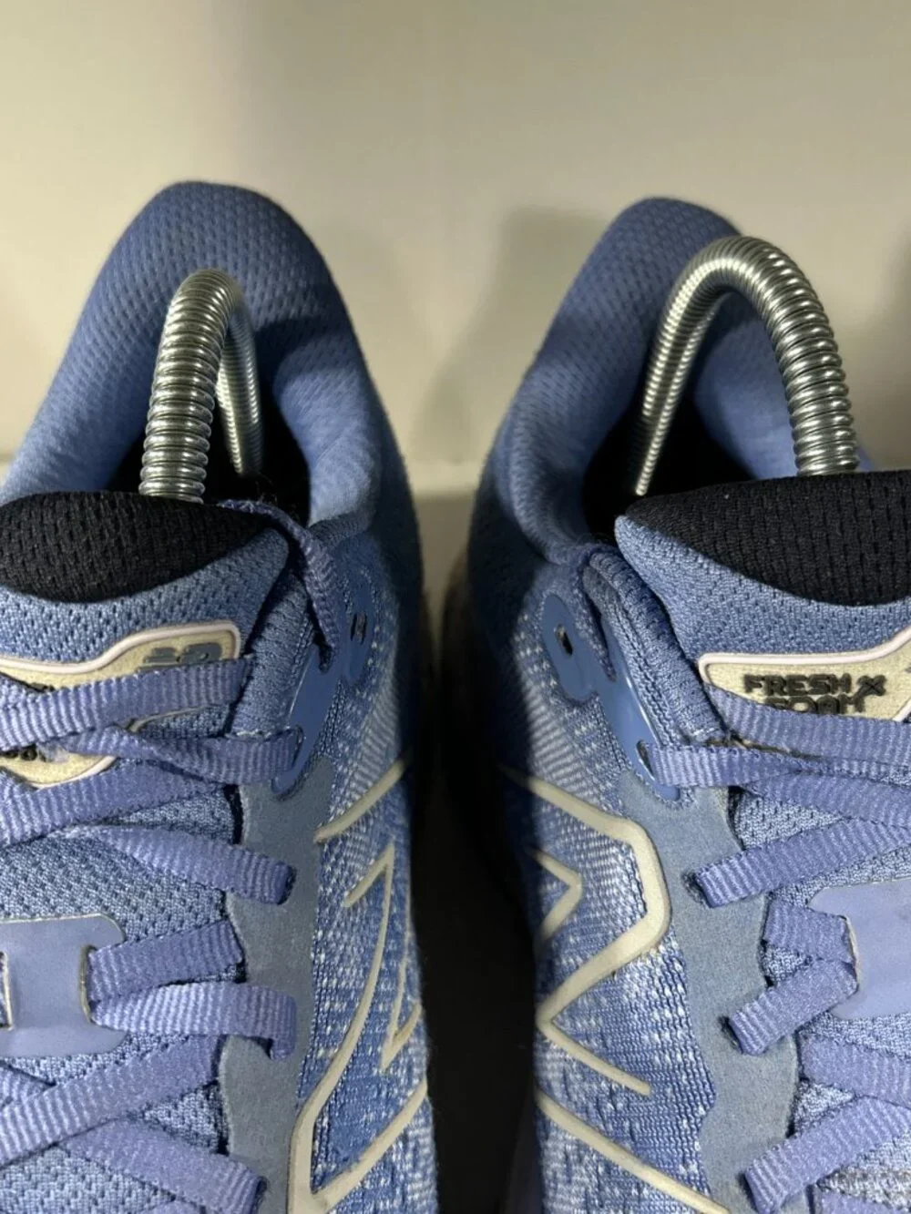 New Balance Fresh Foam 880 Womens Running Shoes Size 9.5 D Blue Walking Sneakers